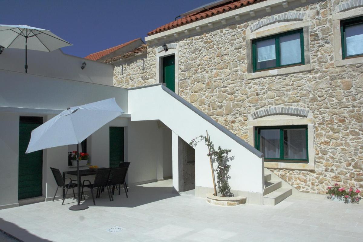 Apartmani Mustaca Dvori Privlaka  Extérieur photo
